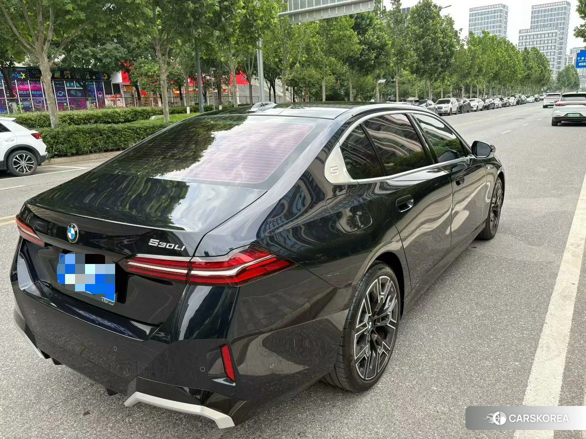 BMW 5 series 2024 Черный из Китая, фото 3