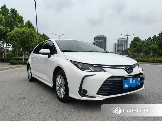 Toyota Corolla 2023 Белый из Китая, фото 3
