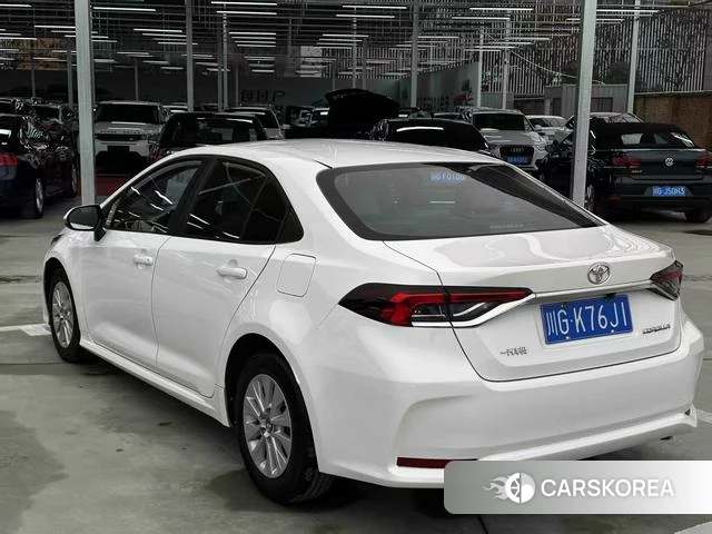 Toyota Corolla 2023 Белый из Китая, фото 3