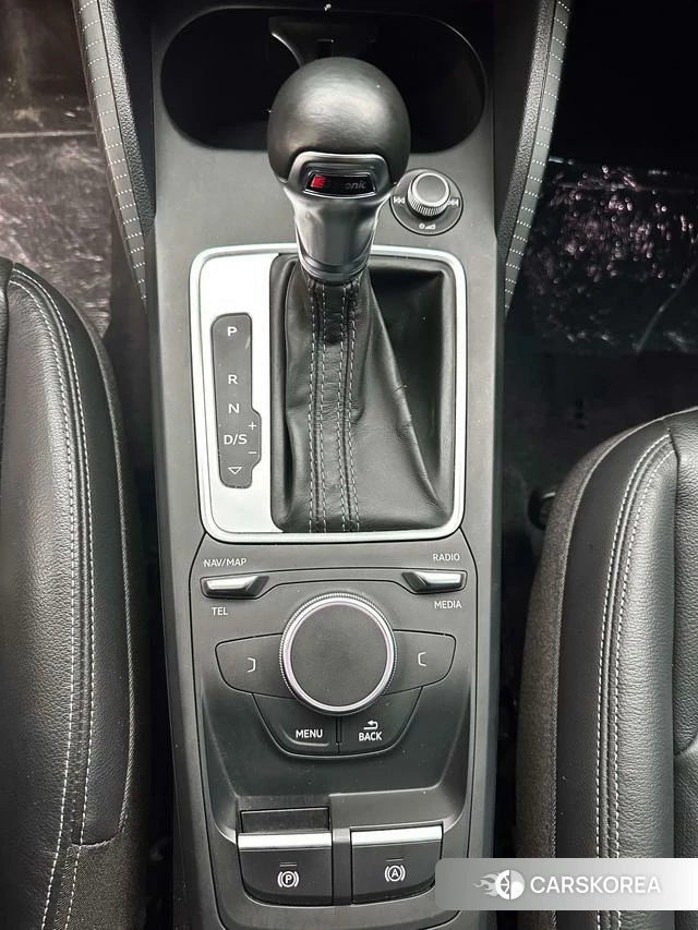 Audi Q2L id 4276672 из Китая 17