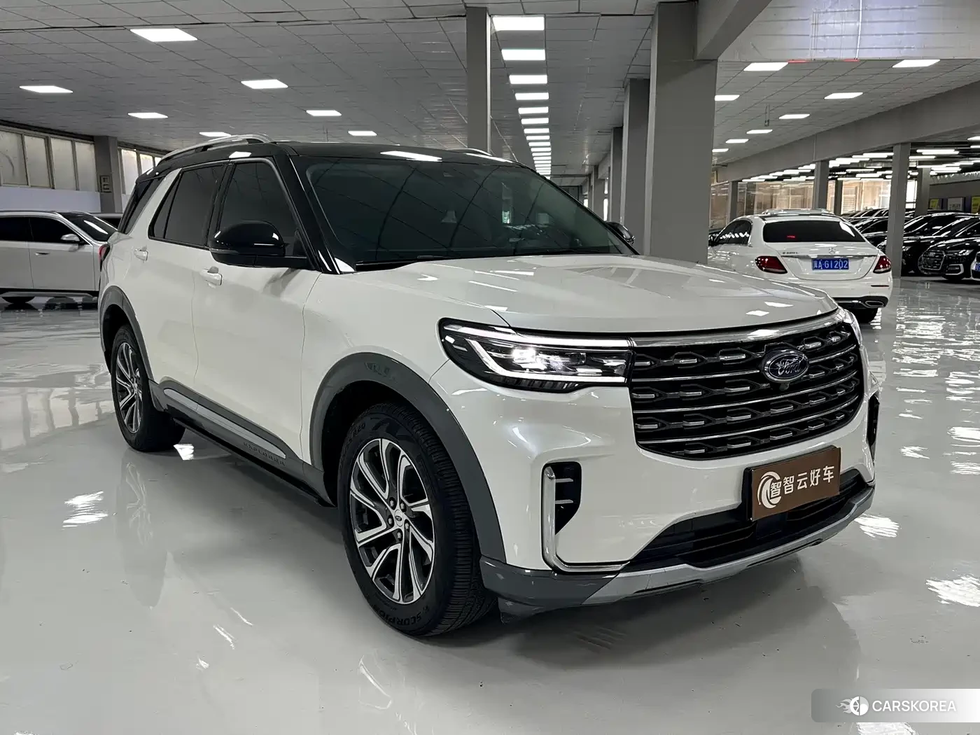Ford Explorer 2023 Белый из Китая, фото 3