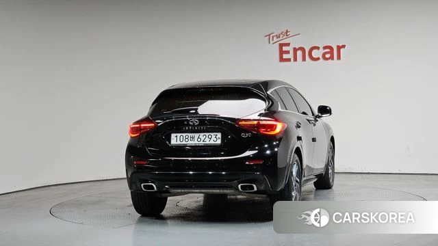 Infiniti Q30 id 4188056 из Кореи 23