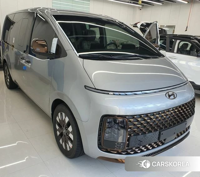 Hyundai Staria 2022 Серебристо-серый из Кореи, фото 3