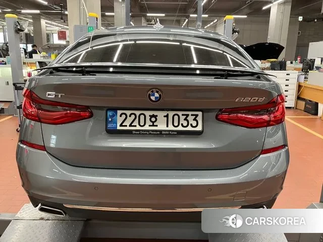 BMW 6 Series GT (G32) 2023 Серебристо-серый из Кореи, фото 3