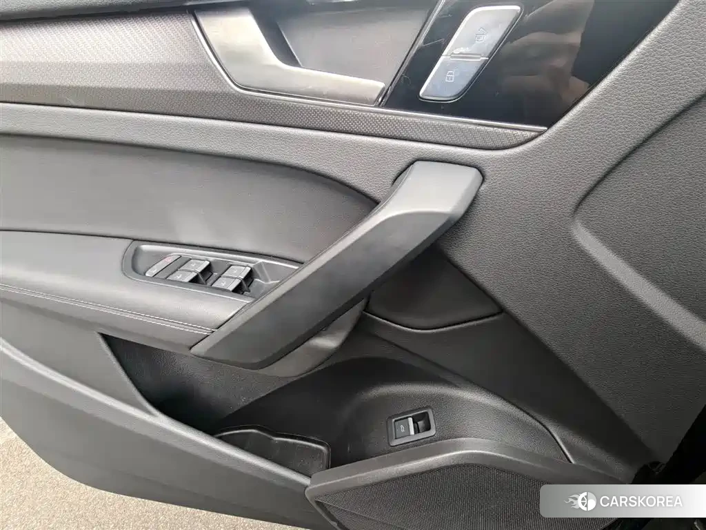 Audi Q5L id 4547563 из Китая 9