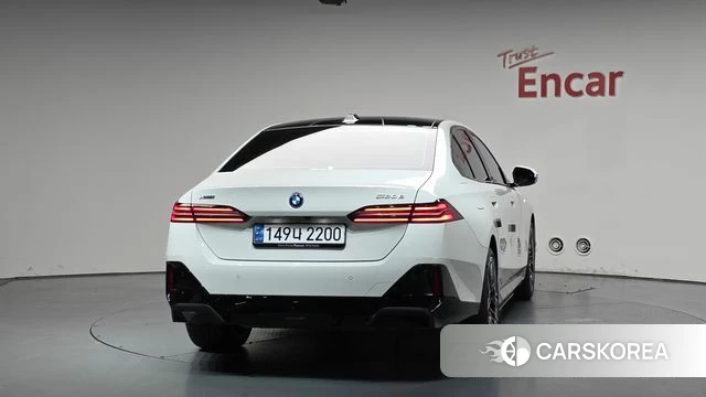 BMW 5 Series (G60) id 4359986 из Кореи 23