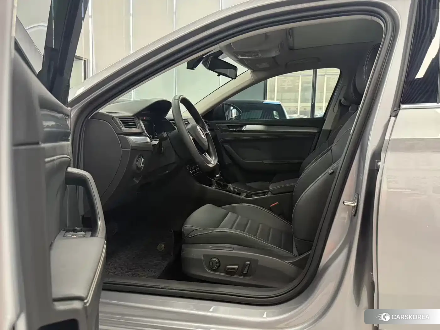 Skoda Superb 2023 Silver/gray из Китая, фото 5