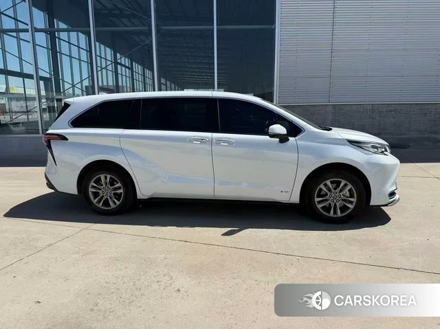 Toyota Saina 2024 Белый из Китая, фото 3