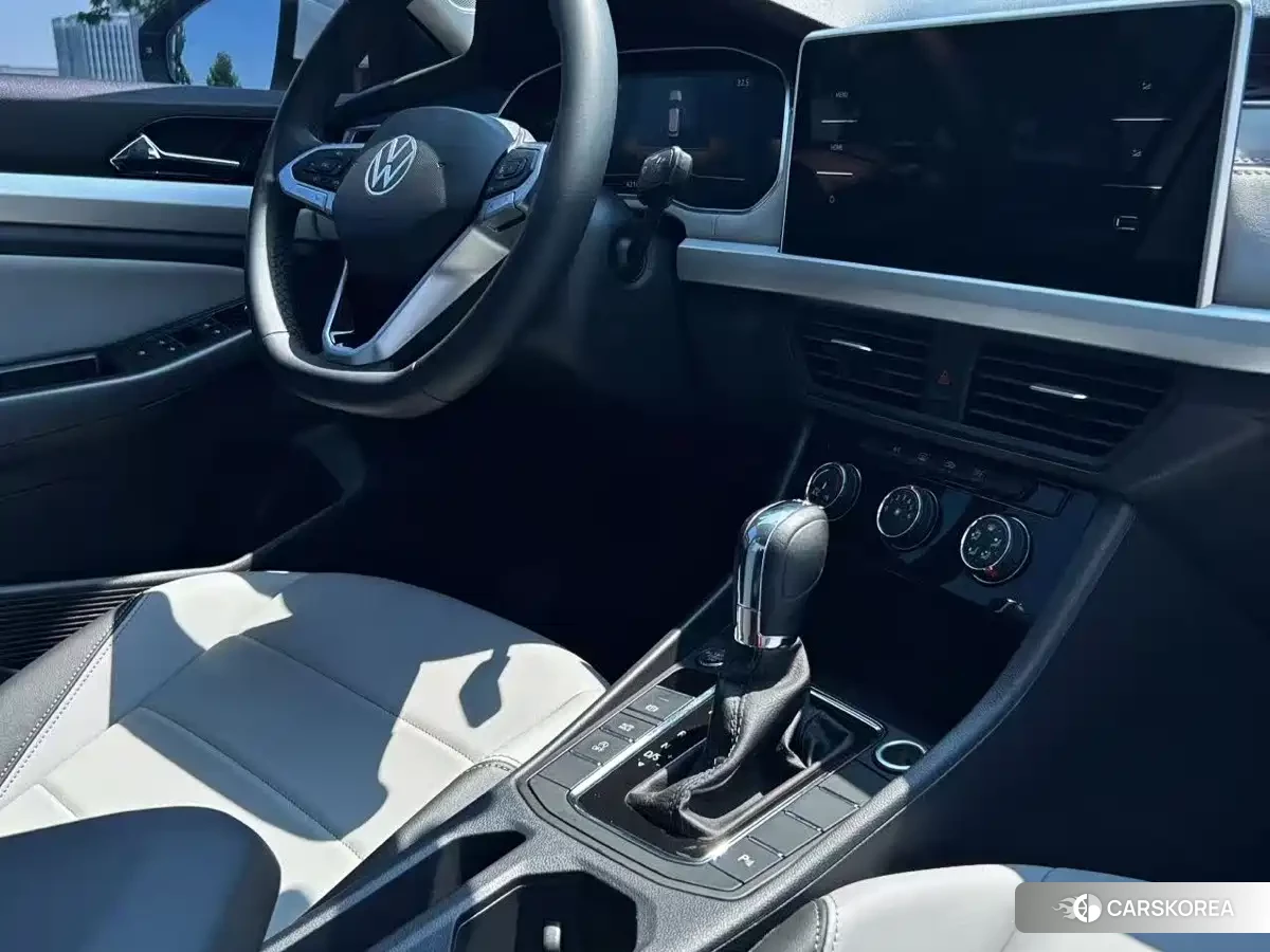 Volkswagen Bora 2023 Белый из Китая, фото 3