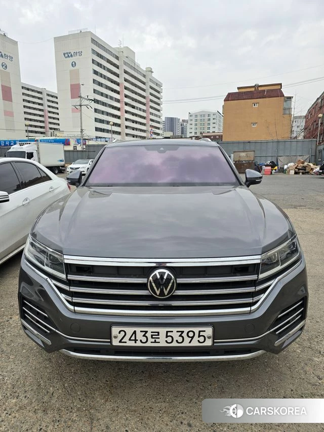 Volkswagen Touareg 3rd generation 2021 Серый из Кореи, фото 3