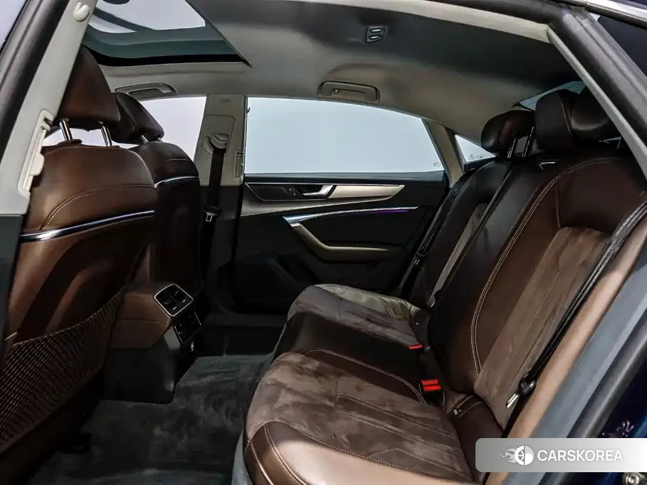 Audi A7L id 4649382 из Китая 23
