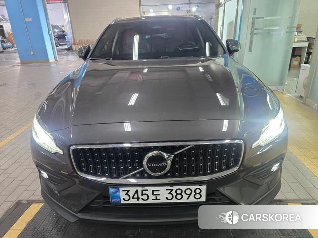 Volvo V60 Cross-Country 2nd Generation 2024 Серый из Кореи, фото 3