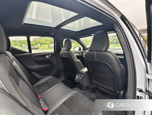 Volvo XC40 EV id 3957696 из Китая 12