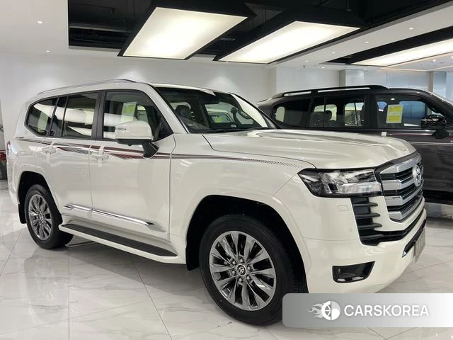 Toyota Land Cruiser (imported) 2024 Белый из Китая, фото 3
