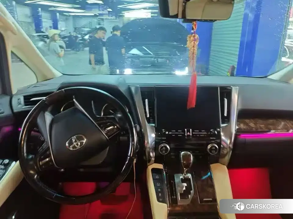 Toyota Alphard 2022 Белый из Китая, фото 3