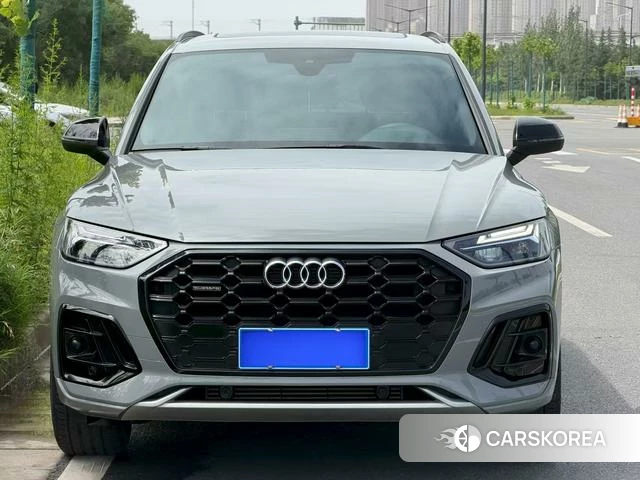 Audi Q5L 2024 Темно-серый из Китая, фото 3