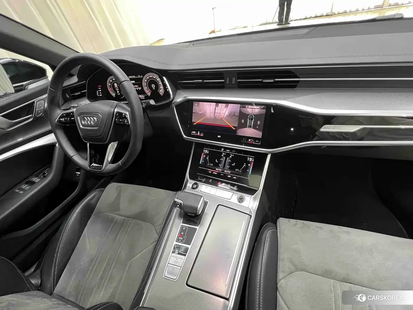 Audi A6L id 4559803 из Китая 16