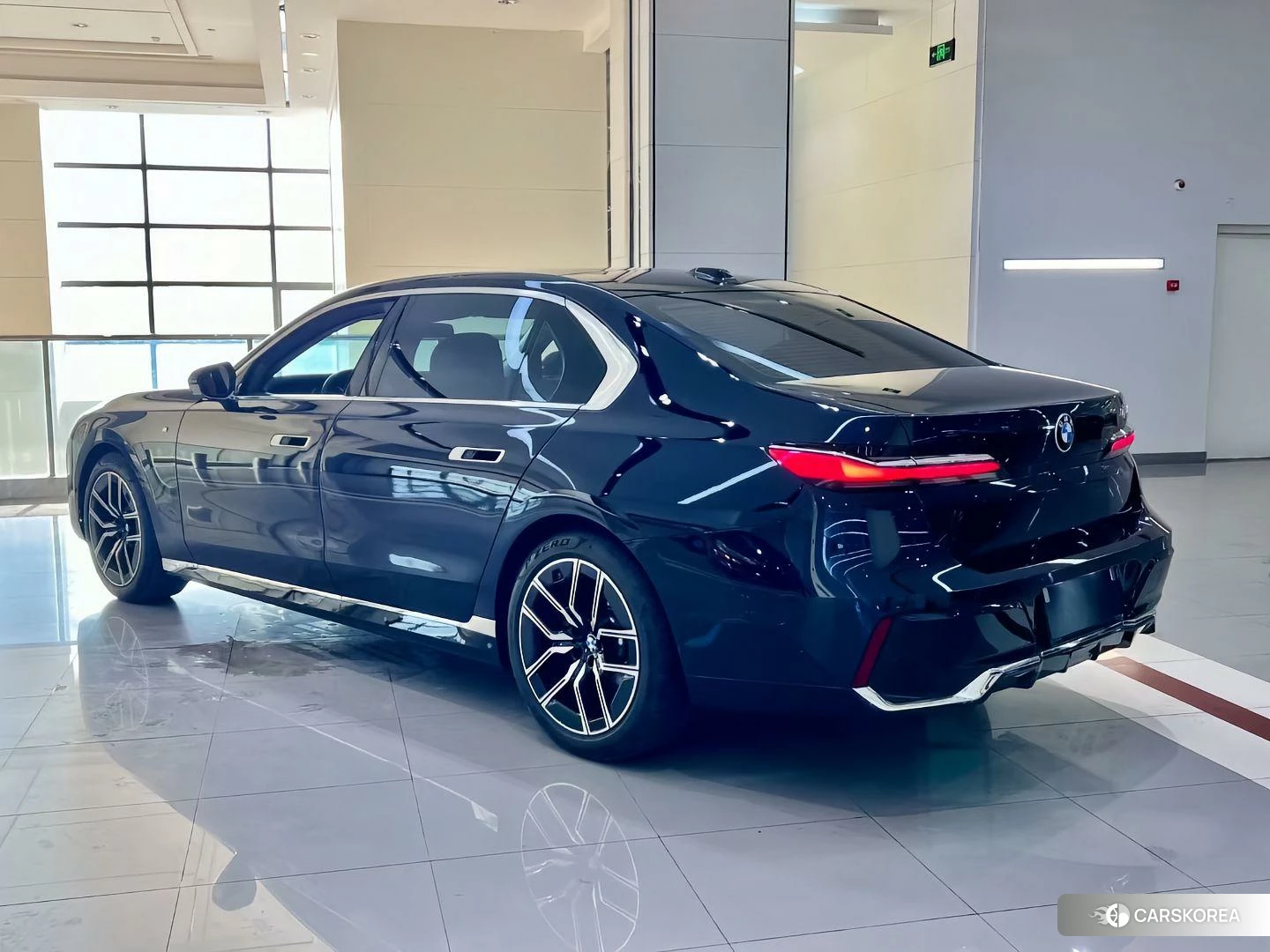 BMW 7 series 2022 Черный из Китая, фото 3
