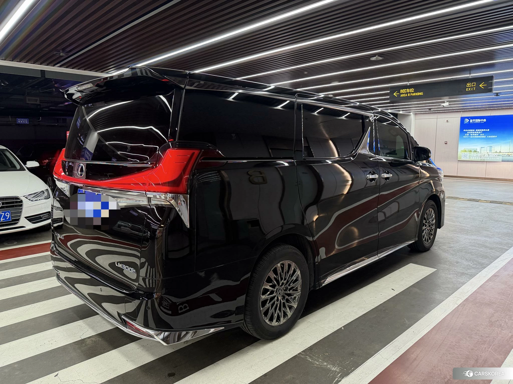 Lexus LM id 4492813 из Китая 9