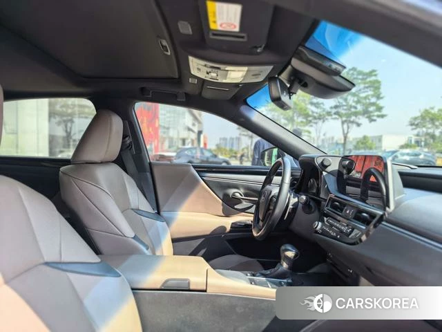 Lexus ES 2022 Серебристо-серый из Китая, фото 3