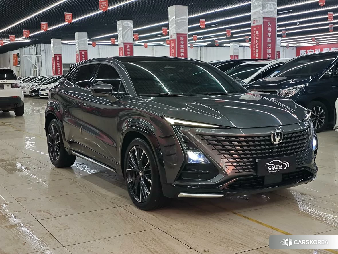 Chang'an UNI-T 2023 Темно-серый из Китая, фото 3