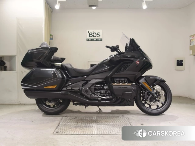 Honda GL1800 TOUR DCT 2026 из Японии