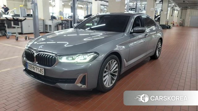 BMW 5 Series (G30) 2023 Цвет галактики из Кореи, фото 3