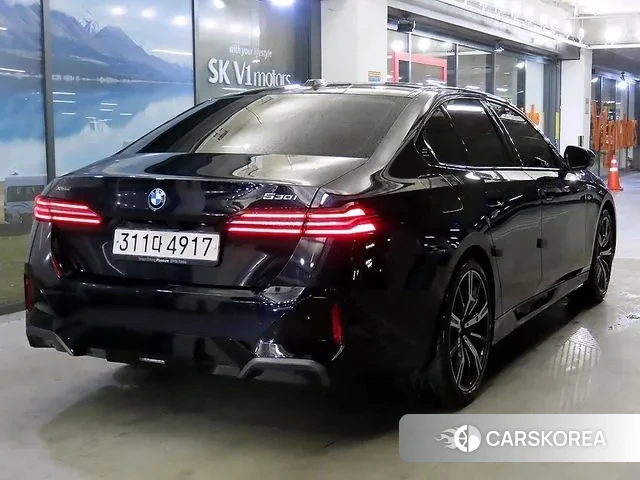 BMW 5 Series (G60) 2024 Черный из Кореи, фото 3