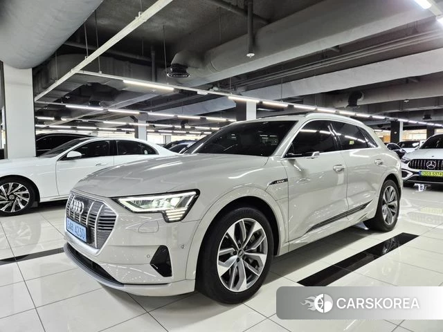 Audi e-Tron 2022 Жемчужный цвет из Кореи, фото 3