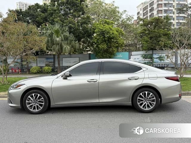 Lexus ES id 4365946 из Китая 7