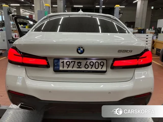 BMW 5 Series (G30) 2022 Белый из Кореи, фото 3