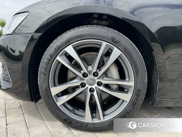 Audi A6L id 4278550 из Китая 8