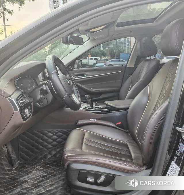 BMW 5 series 2020 Черный из Китая, фото 3