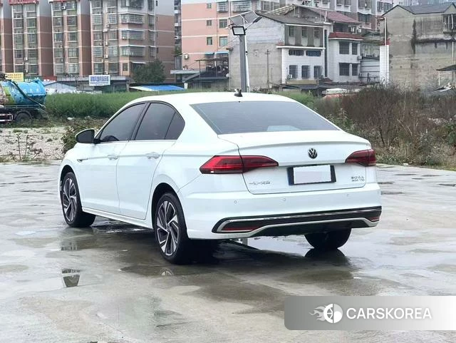 Volkswagen Bora 2024 Белый из Китая, фото 3