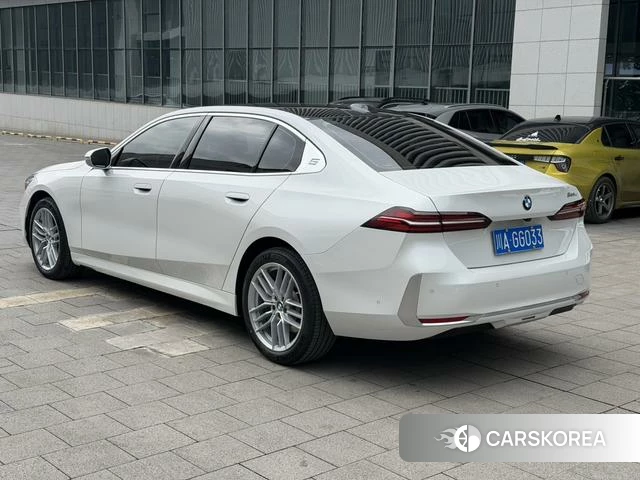 BMW 5 series 2024 Белый из Китая, фото 3