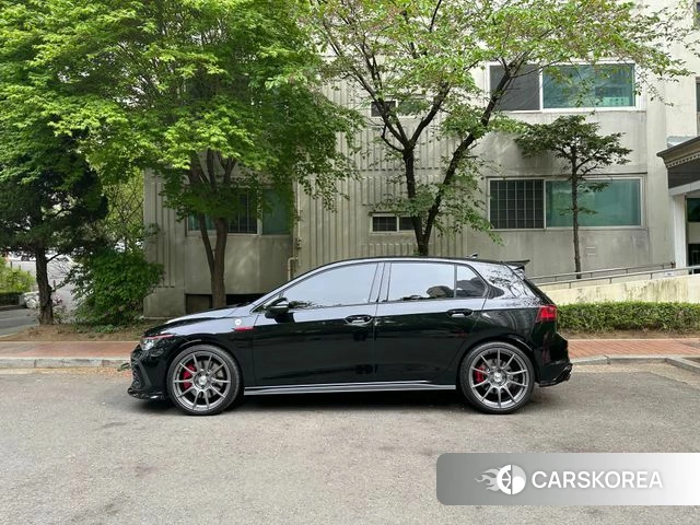 Volkswagen Golf 8th Generation 2024 Черный из Кореи, фото 3