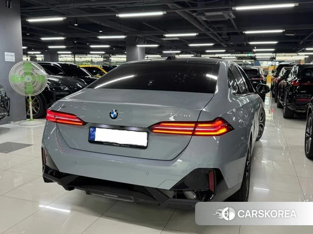 BMW 5 Series (G60) 2026 Цвет галактики из Кореи, фото 4