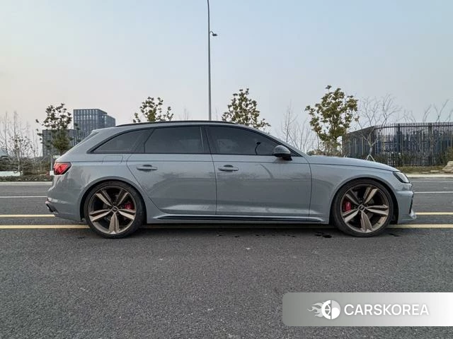 Audi RS 4 id 4240797 из Китая 8