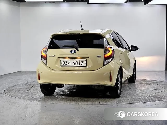 Toyota Prius C id 3499957 из Кореи 13