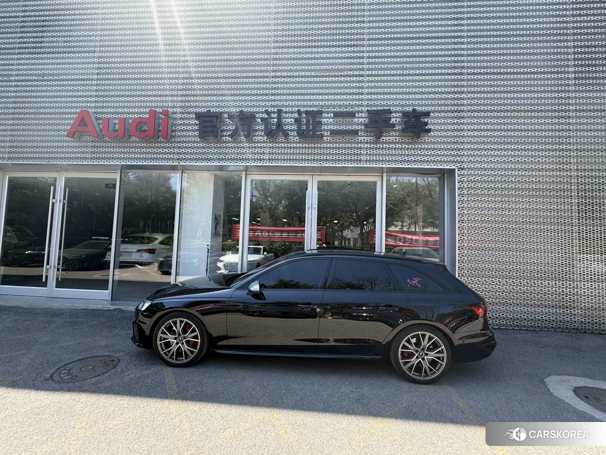 Audi S4 2023 Черный из Китая, фото 3