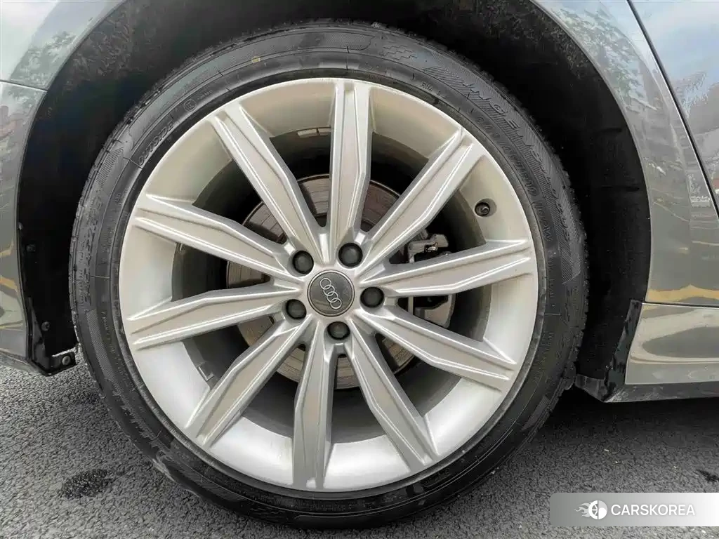 Audi A6L id 4547557 из Китая 14