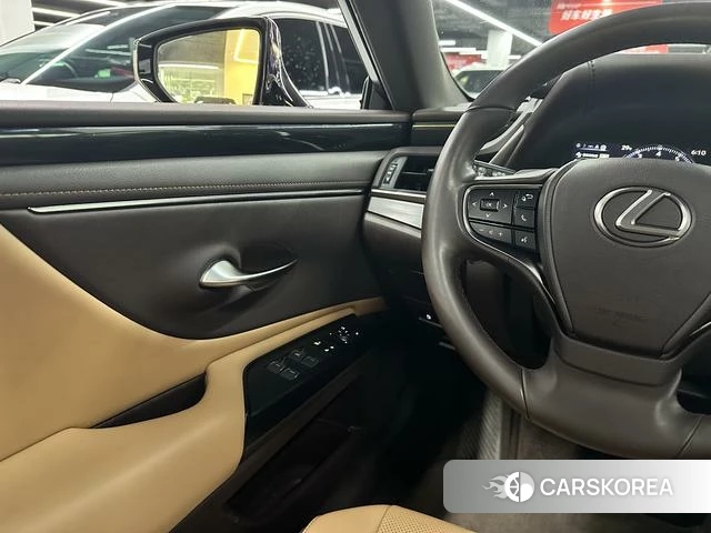 Lexus ES id 4353479 из Китая 12