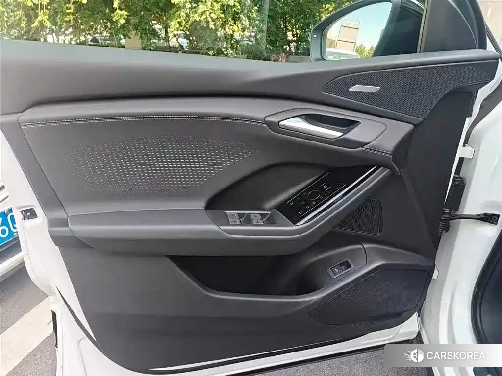 Audi Q6L 2025 Белый из Китая, фото 4