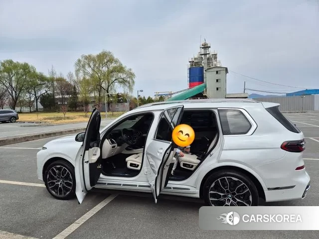 BMW X7 (G07) 2025 Белый из Кореи, фото 3