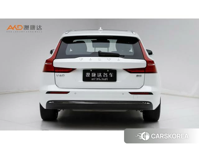 Volvo V60 2024 Белый из Китая, фото 3