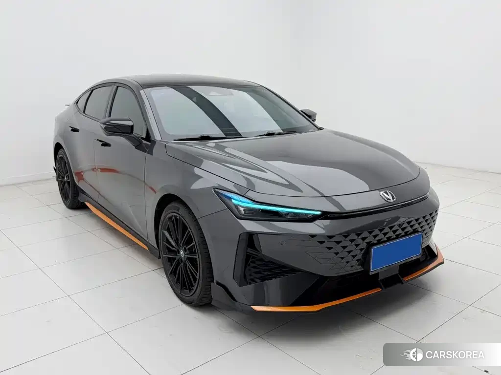 Chang'an UNI-V 2024 Silver/gray из Китая, фото 3