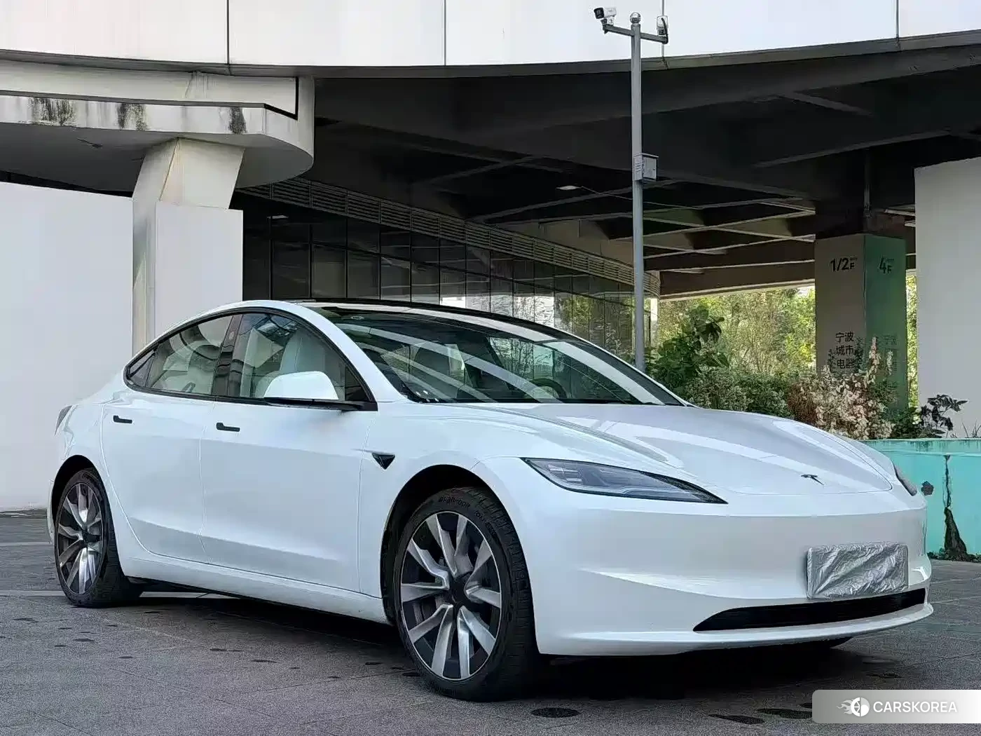 Tesla Model 3 2023 Белый из Китая, фото 3