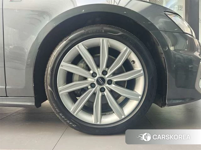 Audi A6L id 4290301 из Китая 9