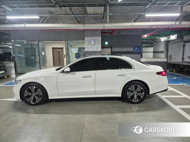 Mercedes-Benz E-Class W214 2025 Белый из Кореи, фото 3