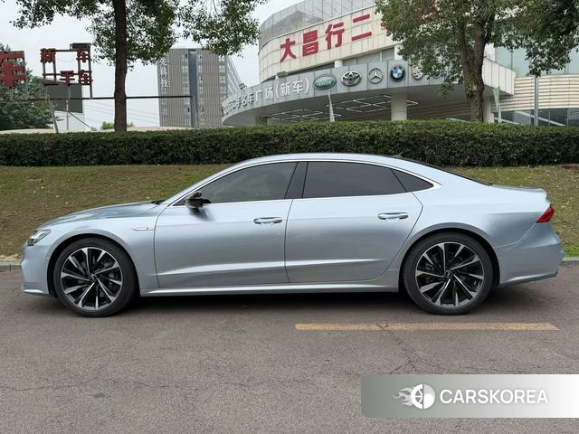 Audi A7L 2022 Серебристо-серый из Китая, фото 6
